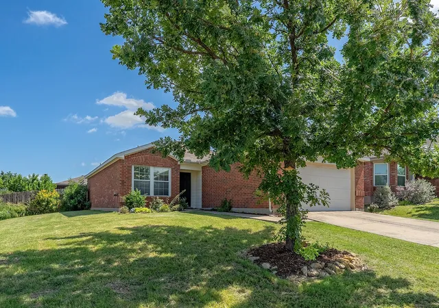 Photo 3 of Single family home for sale at 1219 Eagles Nest Trl, Krum, TX 76249 | MLS# 21320909 | Listing updated on 2026-09-15
