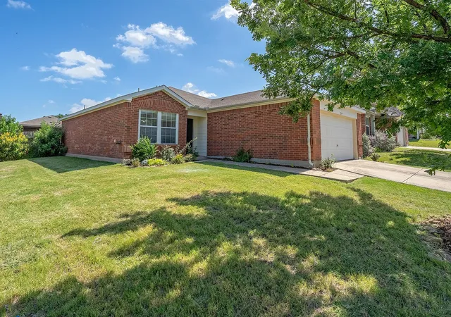 Photo 3 of Single family home for sale at 1219 Eagles Nest Trl, Krum, TX 76249 | MLS# 21320909 | Listing updated on 2026-10-06