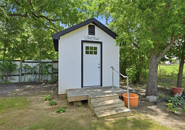Photo 33 of Sale Pending at 310 N Water St, Savoy, TX 75479 | MLS# 21318863 | Listing updated on 2026-09-15
