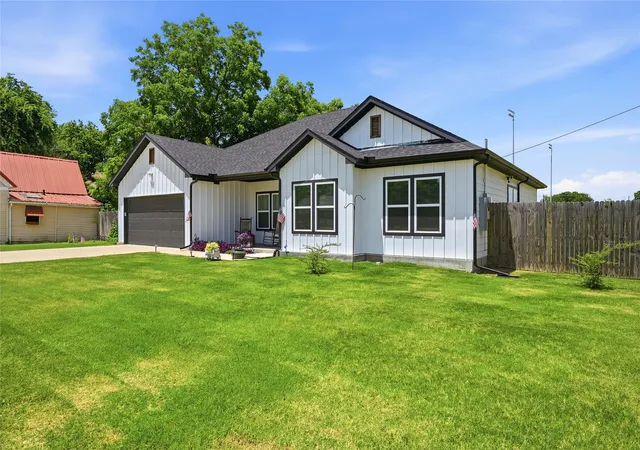 Photo 3 of Sale Pending at 310 N Water St, Savoy, TX 75479 | MLS# 21318863 | Listing updated on 2026-09-15