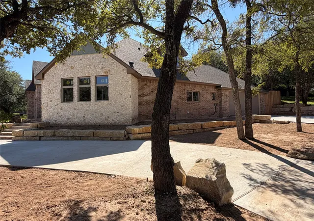Photo 2 of Single family home for sale at 416 Keys Creek Dr, Waco, TX 76708 | MLS# 21320759 | Listing updated on 2026-10-20