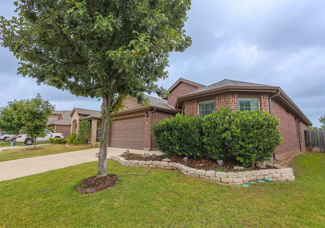 Photo 1 of Single family home for sale at 624 River Rock Dr, Azle, TX 76020 | MLS# 21320384 | Listing updated on 2026-09-21