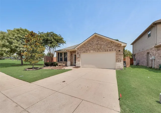 Photo 2 of Single family home for sale at 3901 Pitchstone Dr, Mc Kinney, TX 75070 | MLS# 21317123 | Listing updated on 2026-09-11