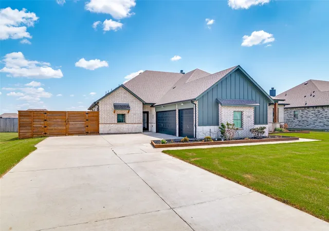 Photo 2 of Single family home for sale at 2009 Meadowbrook Ln, Nevada, TX 75173 | MLS# 21319408 | Listing updated on 2026-09-10