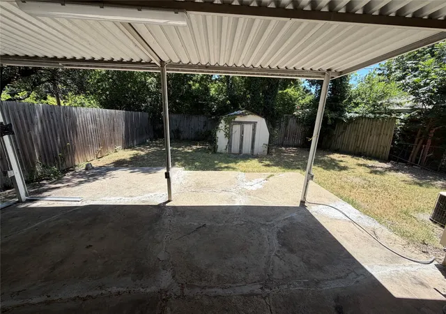 Photo 3 of Single family home for sale at 2005 Huntington Dr, Arlington, TX 76010 | MLS# 21321342 | Listing updated on 2026-09-14