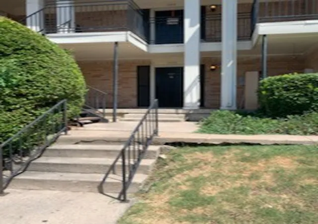Condo for sale at 5055 Ridglea Ln #1103, Fort Worth, TX 76116 | MLS# 21321359