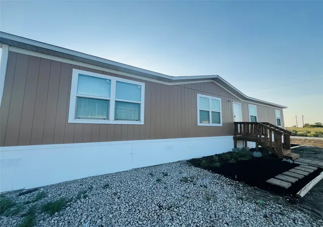 Photo 3 of Manufactured home for sale at 1630 Lytton Ln, Kaufman, TX 75142 | MLS# 21320778 | Listing updated on 2026-10-07
