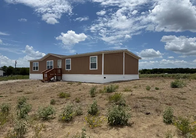 Photo 3 of Manufactured home for sale at 1630 Lytton Ln, Kaufman, TX 75142 | MLS# 21320778 | Listing updated on 2026-10-07