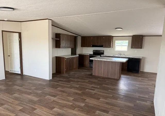 Photo 4 of Manufactured home for sale at 1630 Lytton Ln, Kaufman, TX 75142 | MLS# 21320778 | Listing updated on 2026-10-07