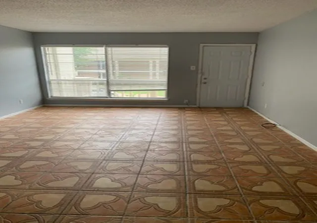Photo 4 of Condo for sale at 5063 Ridglea Ln #1006, Fort Worth, TX 76116 | MLS# 21321364 | Listing updated on 2026-09-11