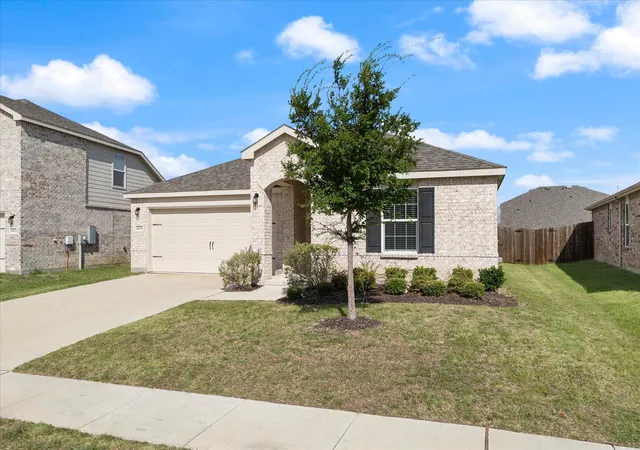 Photo 3 of Sale Pending at 1609 Silas Dr, Forney, TX 75126 | MLS# 21321362 | Listing updated on 2026-10-03