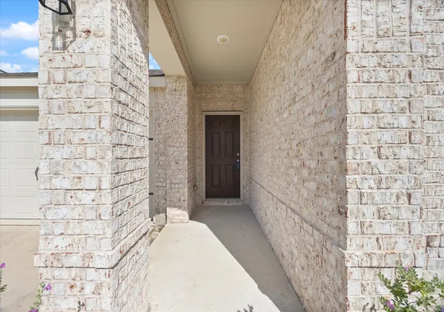Photo 3 of Sale Pending at 1609 Silas Dr, Forney, TX 75126 | MLS# 21321362 | Listing updated on 2026-10-03