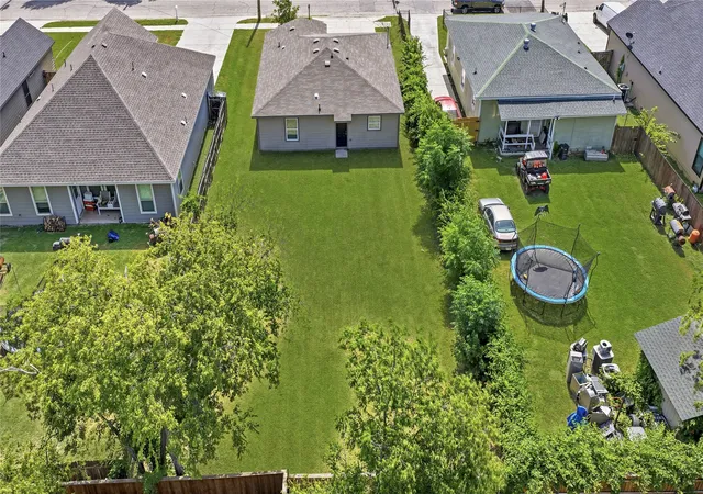 Photo 4 of Sale Pending at 2128 Rw Bivens Ln, Fort Worth, TX 76105 | MLS# 21321402 | Listing updated on 2026-09-11