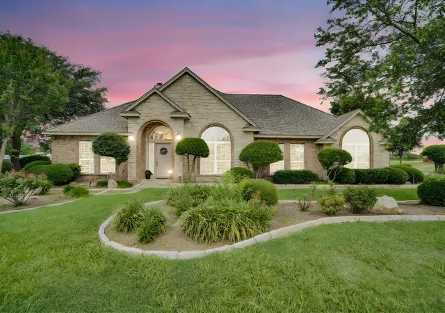 Photo 1 of Single family home for sale at 7810 Mavis Ave, Waxahachie, TX 75167 | MLS# 21321416 | Listing updated on 2026-09-09