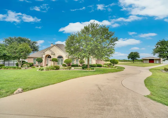 Photo 3 of Single family home for sale at 7810 Mavis Ave, Waxahachie, TX 75167 | MLS# 21321416 | Listing updated on 2026-09-09