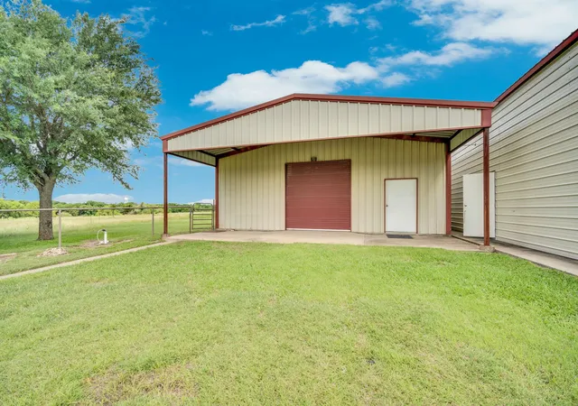 Photo 3 of Single family home for sale at 7810 Mavis Ave, Waxahachie, TX 75167 | MLS# 21321416 | Listing updated on 2026-09-09