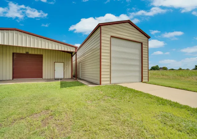 Photo 4 of Single family home for sale at 7810 Mavis Ave, Waxahachie, TX 75167 | MLS# 21321416 | Listing updated on 2026-09-09