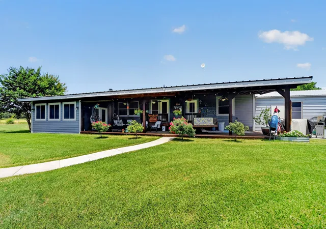 Photo 3 of House for sale at 1465 County Road 3690, Paradise, TX 76073 | MLS# 21320639 | Listing updated on 2026-08-01