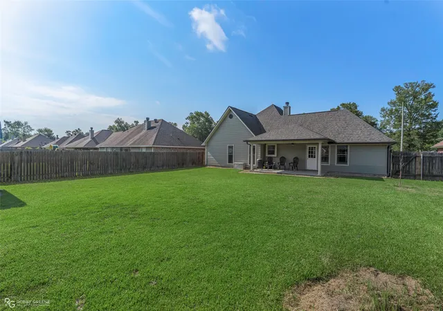 Photo 3 of Sale Pending at 103 Bent Tree Loop, Haughton, LA 71037 | MLS# 21321467 | Listing updated on 2026-07-30