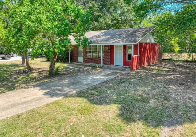 Photo 1 of Single family home for sale at 808 N Wright Ave, Kerens, TX 75144 | MLS# 21321482 | Listing updated on 2026-09-11