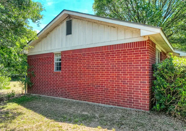 Photo 2 of Single family home for sale at 808 N Wright Ave, Kerens, TX 75144 | MLS# 21321482 | Listing updated on 2026-09-11