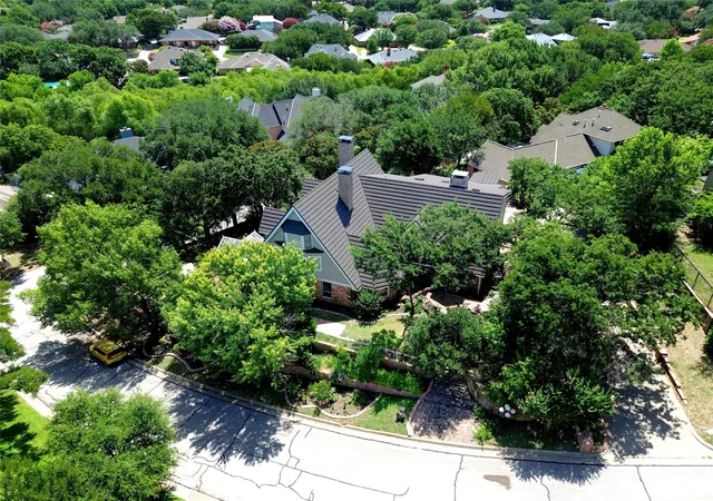 Photo 3 of Single family home for sale at 2011 Ridgemont Ct, Arlington, TX 76012 | MLS# 21320210 | Listing updated on 2026-09-12
