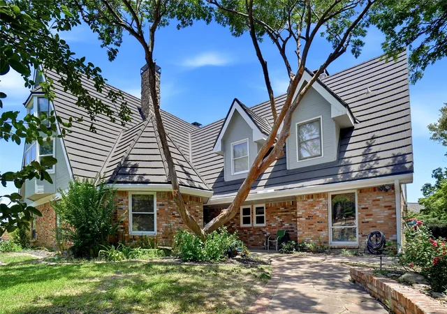 Photo 3 of Single family home for sale at 2011 Ridgemont Ct, Arlington, TX 76012 | MLS# 21320210 | Listing updated on 2026-09-12