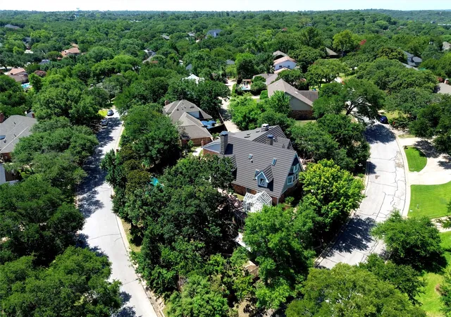 Photo 4 of Single family home for sale at 2011 Ridgemont Ct, Arlington, TX 76012 | MLS# 21320210 | Listing updated on 2026-09-12