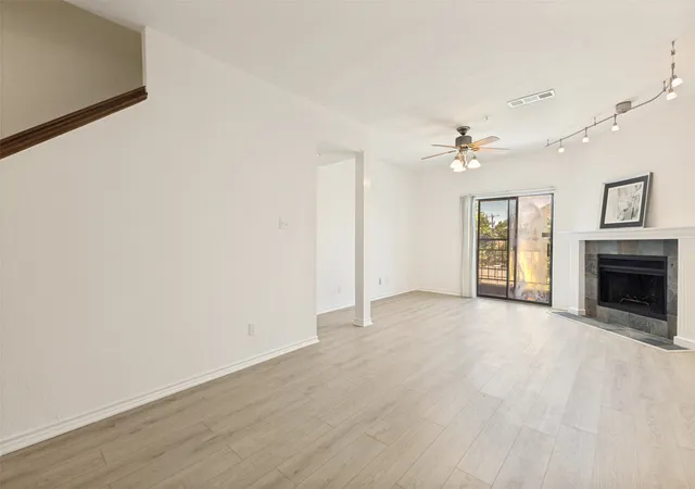 Listing Photo 4 - Condo for sale in building located at 6006 Auburndale Ave, University Park, TX 75205 - Unit #D