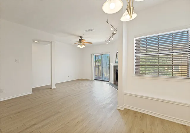 Listing Photo 5 - Condo for sale in building located at 6006 Auburndale Ave, University Park, TX 75205 - Unit #D