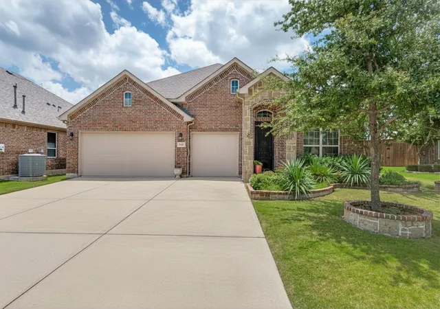 Photo 1 of Sale Pending at 210 Derby Ln, Lake Dallas, TX 75065 | MLS# 21320449 | Listing updated on 2026-09-12
