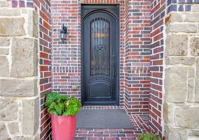 Photo 3 of Sale Pending at 210 Derby Ln, Lake Dallas, TX 75065 | MLS# 21320449 | Listing updated on 2026-09-12