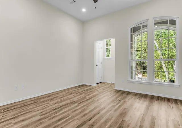 Photo 4 of Single family home for sale at 1300 S Chandler Ave, Denison, TX 75020 | MLS# 21318107 | Listing updated on 2026-10-01