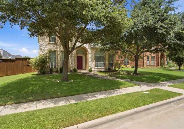 Photo 3 of Single family home for sale at 11117 Silver Horn Dr, Frisco, TX 75033 | MLS# 21320747 | Listing updated on 2026-09-08