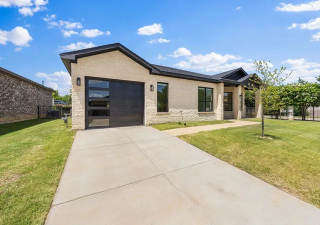 Photo 2 of Single family home for sale at 3700 Creek View Dr, Mc Kinney, TX 75071 | MLS# 21321642 | Listing updated on 2026-09-12