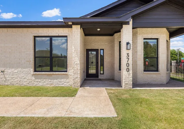 Photo 3 of Single family home for sale at 3700 Creek View Dr, Mc Kinney, TX 75071 | MLS# 21321642 | Listing updated on 2026-09-12