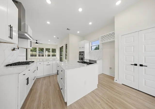 Photo 4 of Single family home for sale at 3700 Creek View Dr, Mc Kinney, TX 75071 | MLS# 21321642 | Listing updated on 2026-09-12