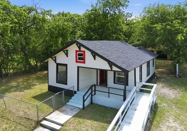 Photo 1 of Single family home for sale at 910 Loney St, Fort Worth, TX 76104 | MLS# 21321629 | Listing updated on 2026-09-10