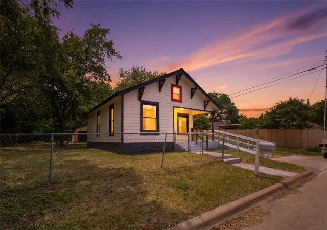Photo 3 of Single family home for sale at 910 Loney St, Fort Worth, TX 76104 | MLS# 21321629 | Listing updated on 2026-09-10
