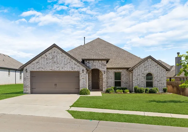 Photo 3 of Single family home for sale at 915 Timber Ridge Dr, Justin, TX 76247 | MLS# 21321640 | Listing updated on 2026-09-13