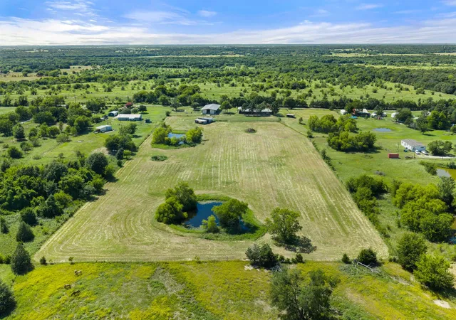 Photo 3 of House for sale at 14054 County Road 352, Terrell, TX 75161 | MLS# 21321278 | Listing updated on 2026-09-07