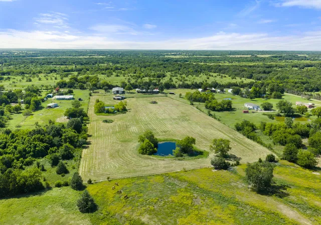 Photo 4 of House for sale at 14054 County Road 352, Terrell, TX 75161 | MLS# 21321278 | Listing updated on 2026-09-07