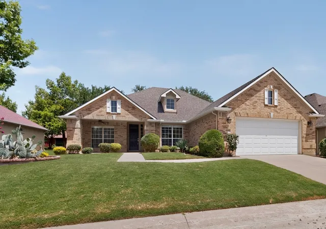 Photo 1 of Sale Pending at 9516 Grandview Dr, Denton, TX 76207 | MLS# 21319400 | Listing updated on 2026-09-09