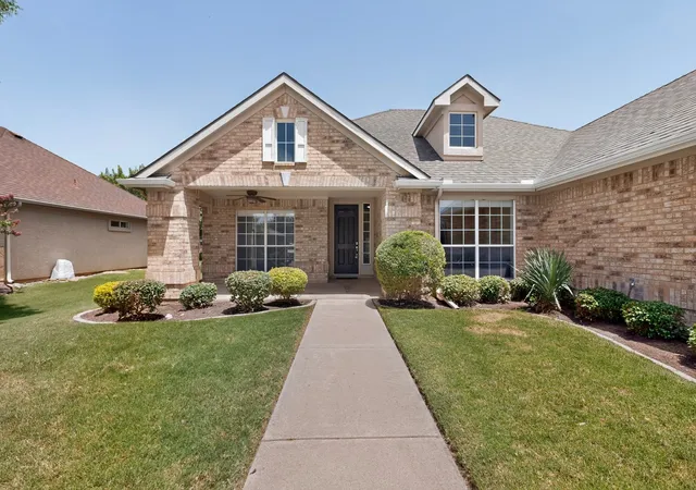 Photo 2 of Sale Pending at 9516 Grandview Dr, Denton, TX 76207 | MLS# 21319400 | Listing updated on 2026-09-09