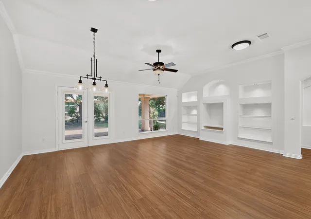 Photo 4 of Sale Pending at 9516 Grandview Dr, Denton, TX 76207 | MLS# 21319400 | Listing updated on 2026-09-09