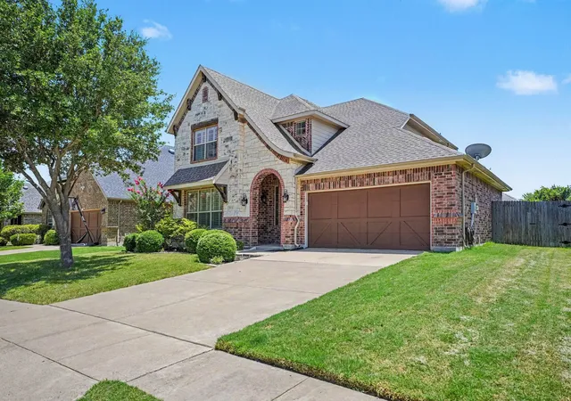 Photo 3 of Sale Pending at 4310 Garden Path Ln, Mansfield, TX 76063 | MLS# 21321310 | Listing updated on 2026-10-05