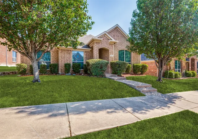 Photo 1 of Single family home for sale at 437 Castle St, De Soto, TX 75115 | MLS# 21321895 | Listing updated on 2026-09-12
