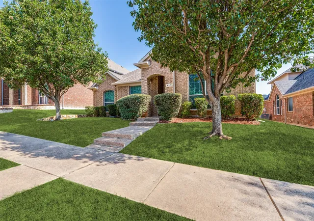 Photo 2 of Single family home for sale at 437 Castle St, De Soto, TX 75115 | MLS# 21321895 | Listing updated on 2026-09-12