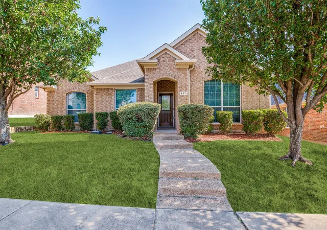 Photo 3 of Single family home for sale at 437 Castle St, De Soto, TX 75115 | MLS# 21321895 | Listing updated on 2026-09-12