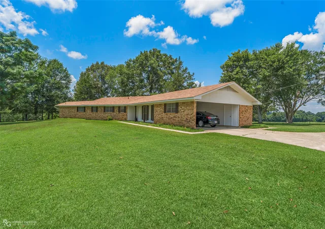 Photo 4 of Single family home for sale at 1241 Country Club Cir, Minden, LA 71055 | MLS# 21321848 | Listing updated on 2026-09-08
